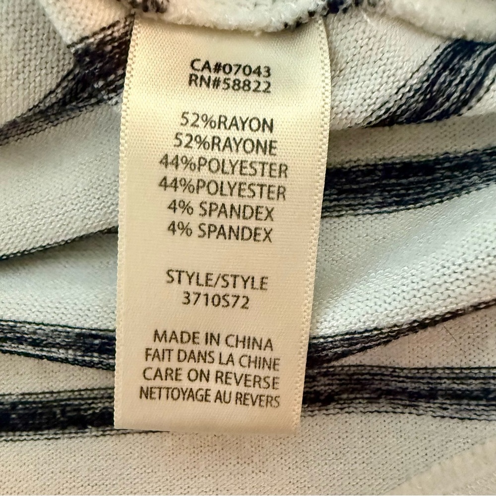 Max Studio Parisan Chic Black and White Oversized Striped Top - Picture 4 of 4